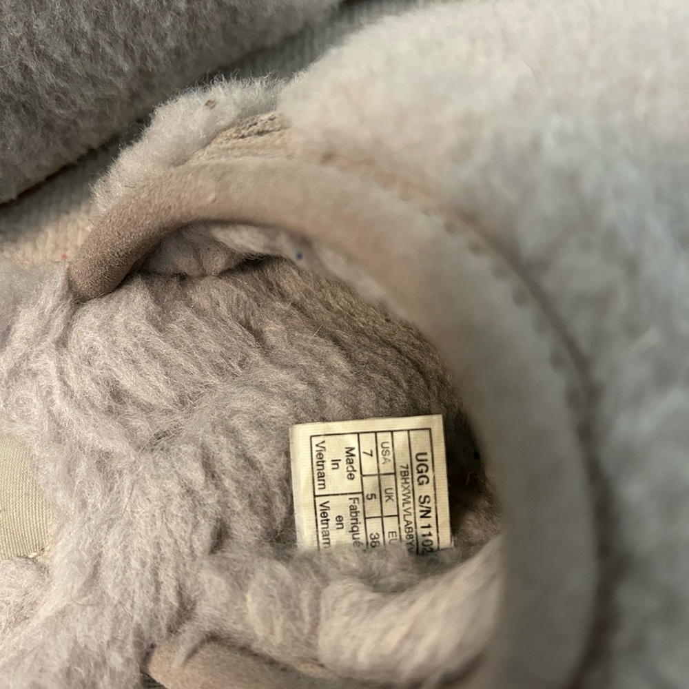 Ugg slippers - Picture 2 of 3